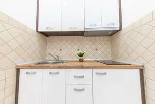 Апартаменты Apartments Villa Egzon Улцинь Номер-студио с балконом-5