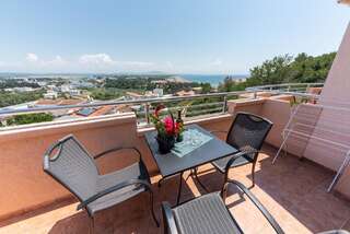 Апартаменты Apartments Villa Egzon Улцинь Номер-студио с видом на море-5