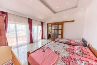 Апартаменты Apartments Villa Egzon Улцинь Номер-студио с видом на море-3