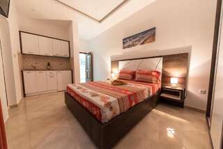 Апартаменты Apartments Villa Egzon Улцинь Номер-студио с балконом-1